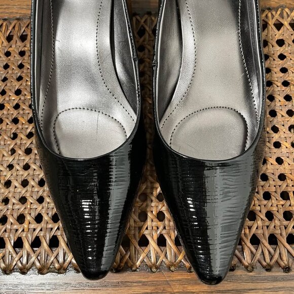 Size 6.5 Calvin Klein Black Patent Leather Kitten Heel Textured Pumps - Picture 4 of 7